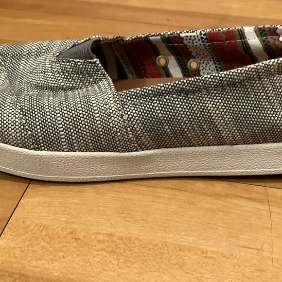 Toms Shoes in Grey - Picture 5 of 8